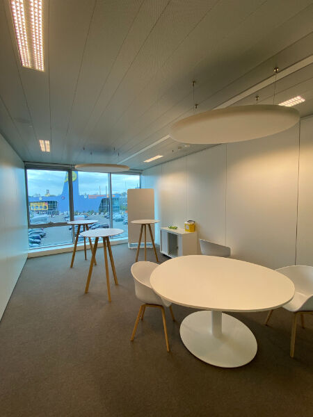 Moderne kantoren in de Blue Towers aan Ghelamco arena foto 11