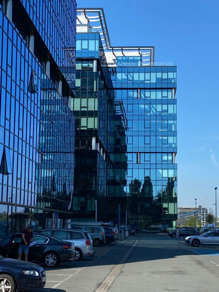 Moderne kantoren in de Blue Towers aan Ghelamco arena foto 17