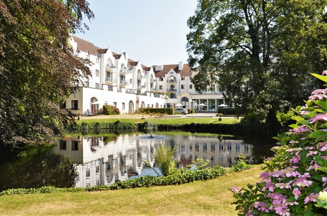 Service-appartement in centrum Brugge, met zicht op prachtige tuin foto 14