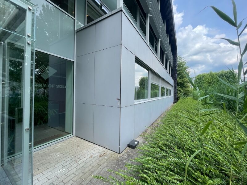 Lichtrijk kantoor met parking te huur in Aalter – bedrijventerrein Langevoorde foto 1