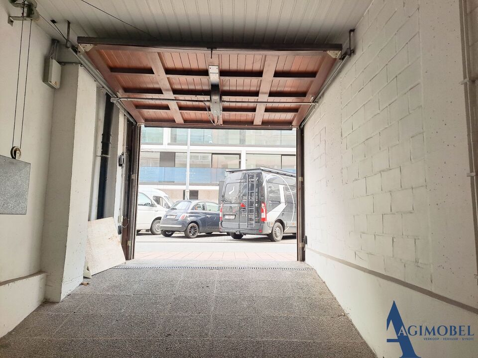 Zeer ruime dubbele garagebox, gemakkelijk te bereiken op niveau -1 in de Parmentierlaan te Knokke. foto 8