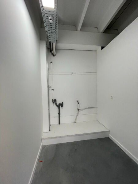 Kantoorruimte / Showroom B2B met opslagmogelijkheid in Kruibeke te huur. foto 15