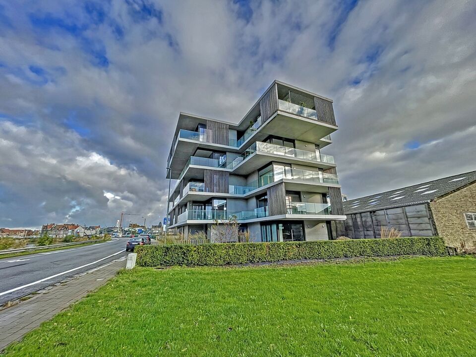 Prachtige en energiezuinige penthouse met zicht op de Veurnevaart in het historische Veurne foto 2