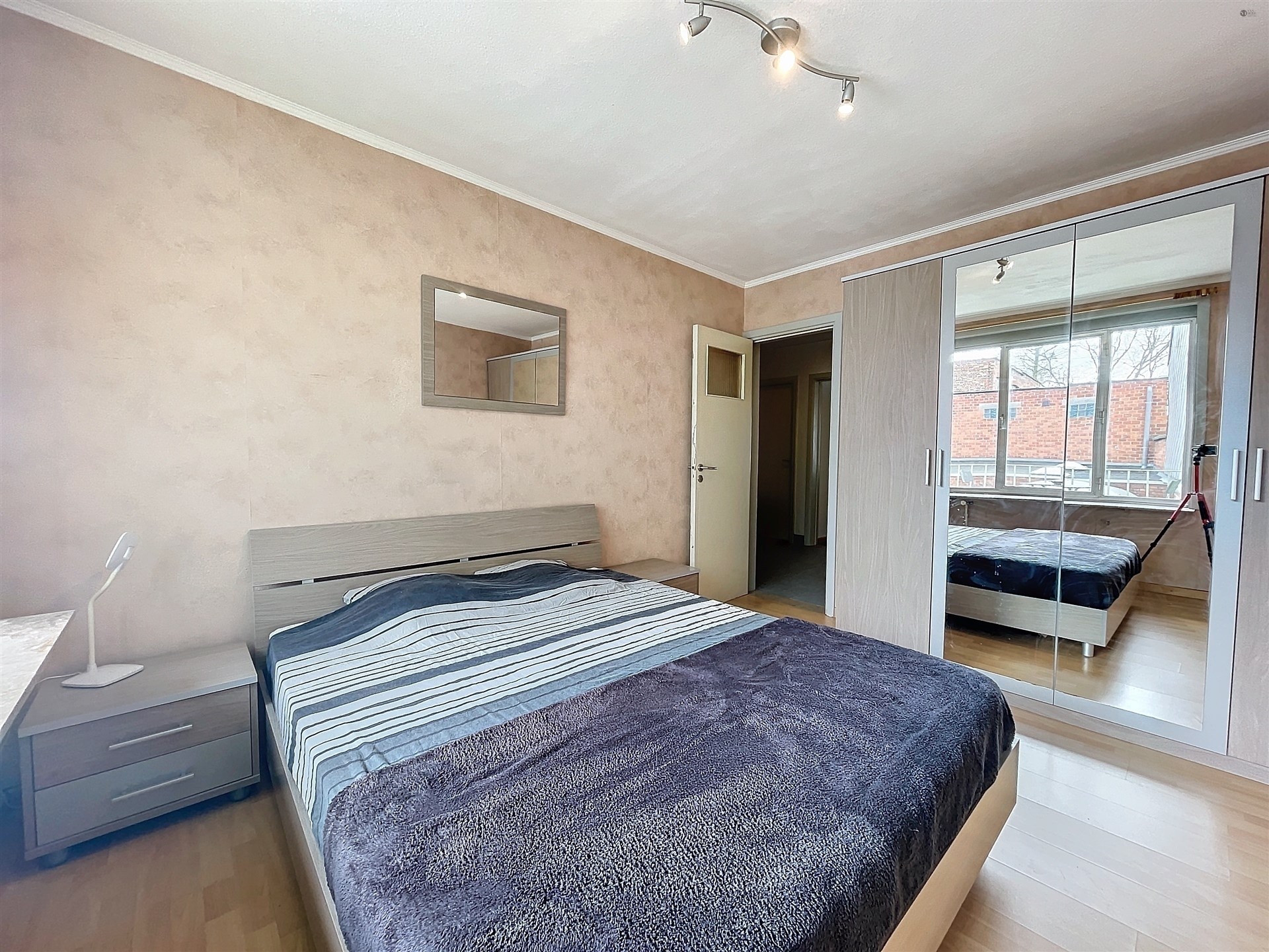 2-slaapkamer appartement met terras op toplocatie in centrum Sint-Niklaas foto 5