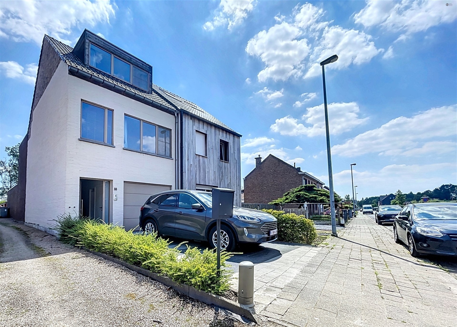 Instapklare woning met garage en zuidgerichte tuin in Nieuwkerken op perceel van 435m² foto 5