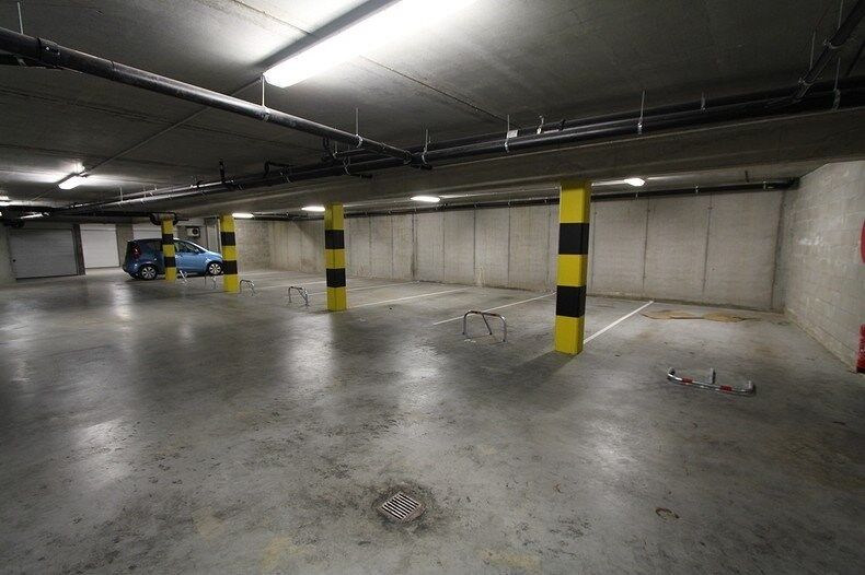 Ondergrondse parkeerplaats in centrum Gistel  foto 2
