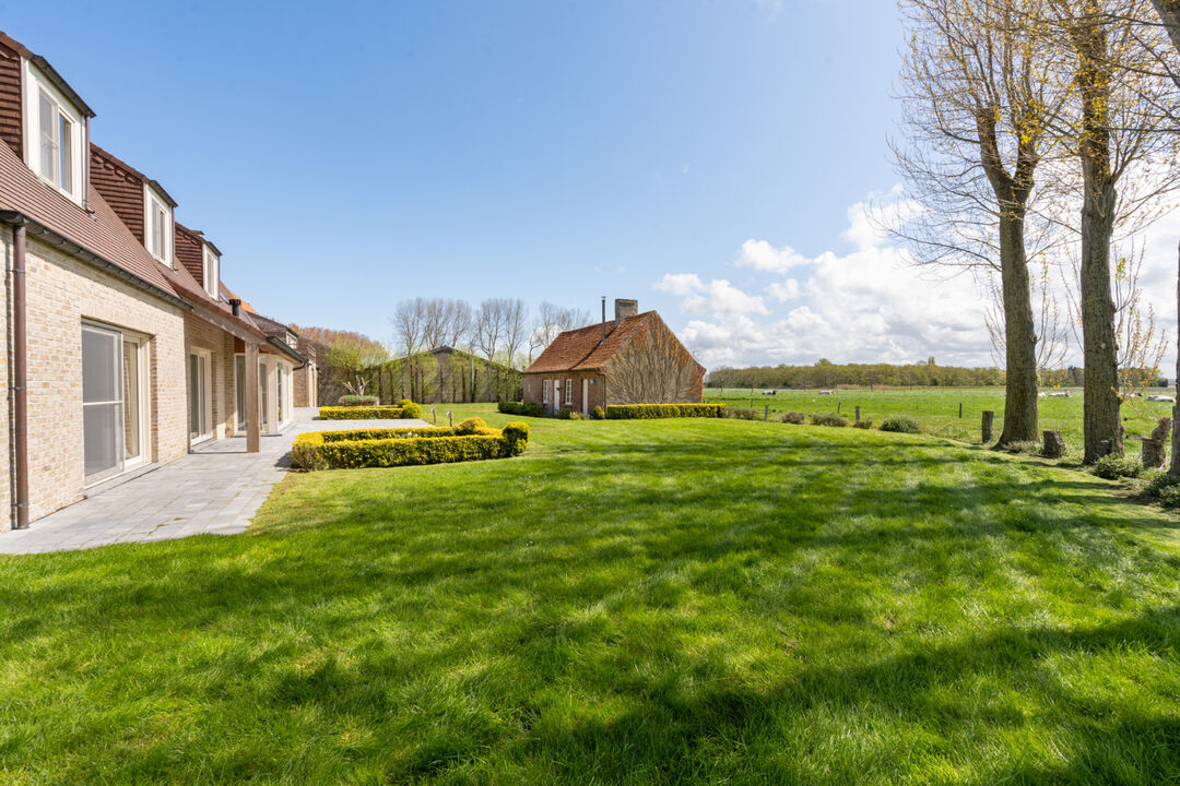 Hoeve gelegen tussen de velden in Ramskapelle foto 28