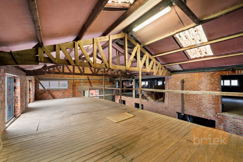 Midden-West-Vlaanderen : authentiek en origineel industrieel loftgebouw met open landelijk zicht foto 6