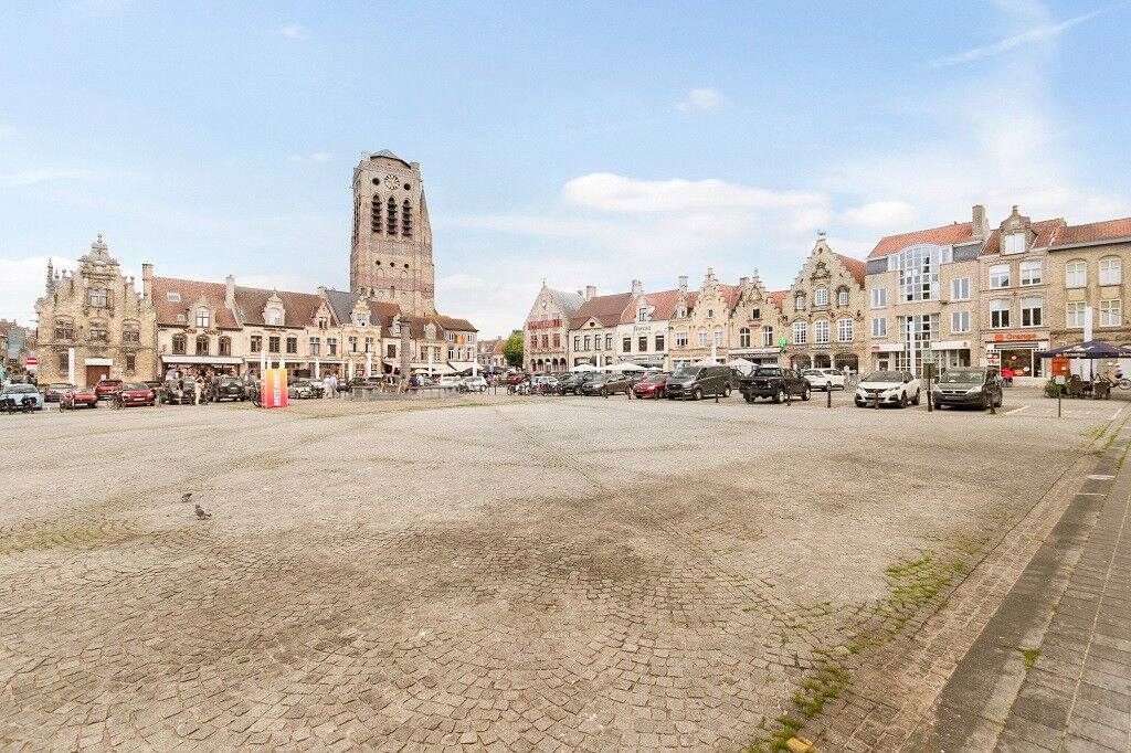 VEURNE: Rijwoning pal in het historisch centrum van Veurne met te vernieuwen comfort en 3 slaapkamers op 40m² grondopp. foto 14