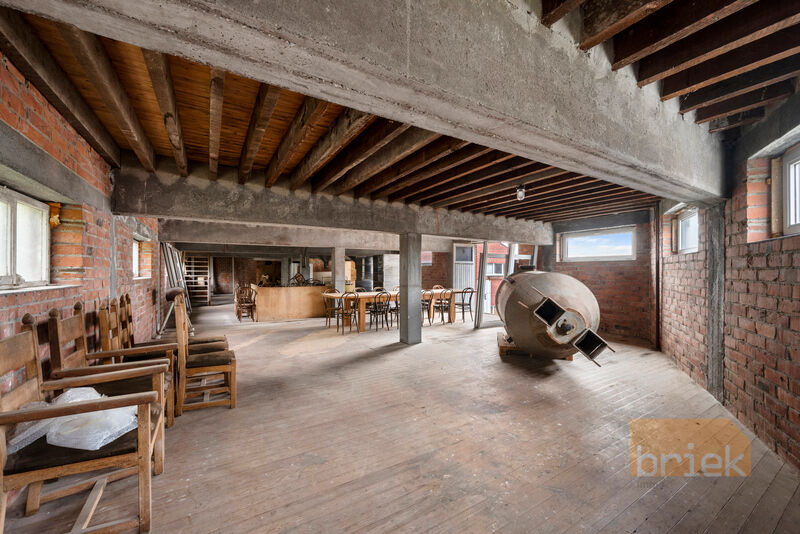 Midden-West-Vlaanderen : authentiek en origineel industrieel loftgebouw met open landelijk zicht foto 3
