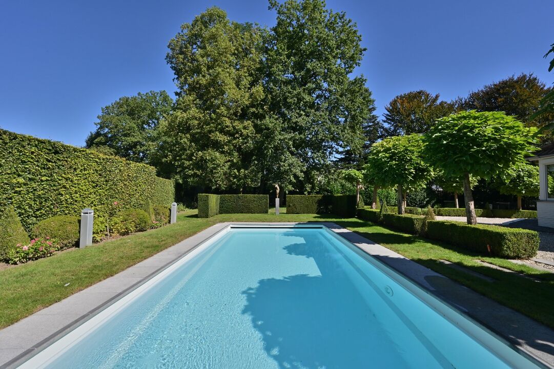 Exclusief afgewerkte villa met parktuin en zwembad, rustig gelegen in villawijk aan bosrand Hoge Kempen foto 4
