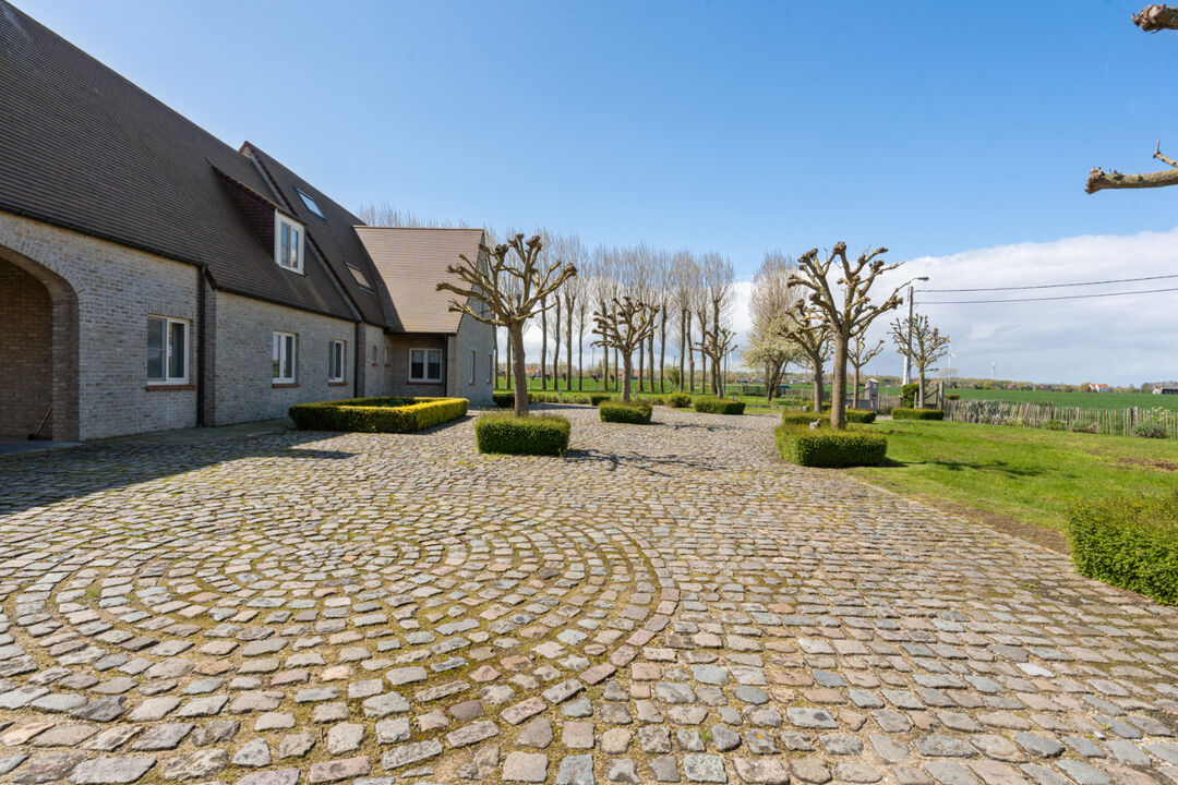 Hoeve gelegen tussen de velden in Ramskapelle foto 33