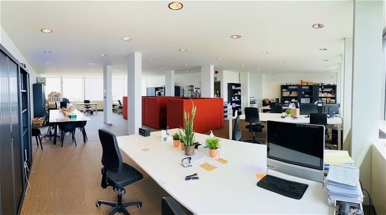 Lichtrijke instapklare kantoren tot 688m²  in UCO toren te Gent foto 8