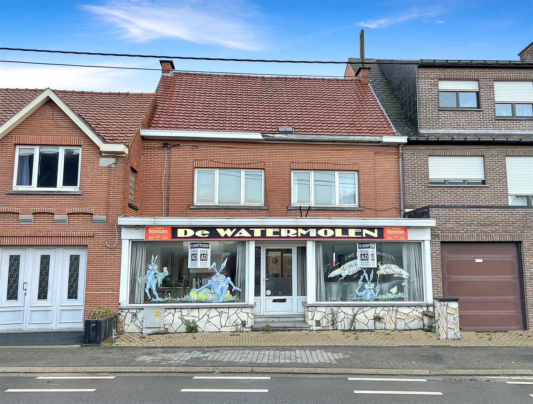 Voormalig café met woonst: ideaal voor ondernemen of gezellig wonen foto 1