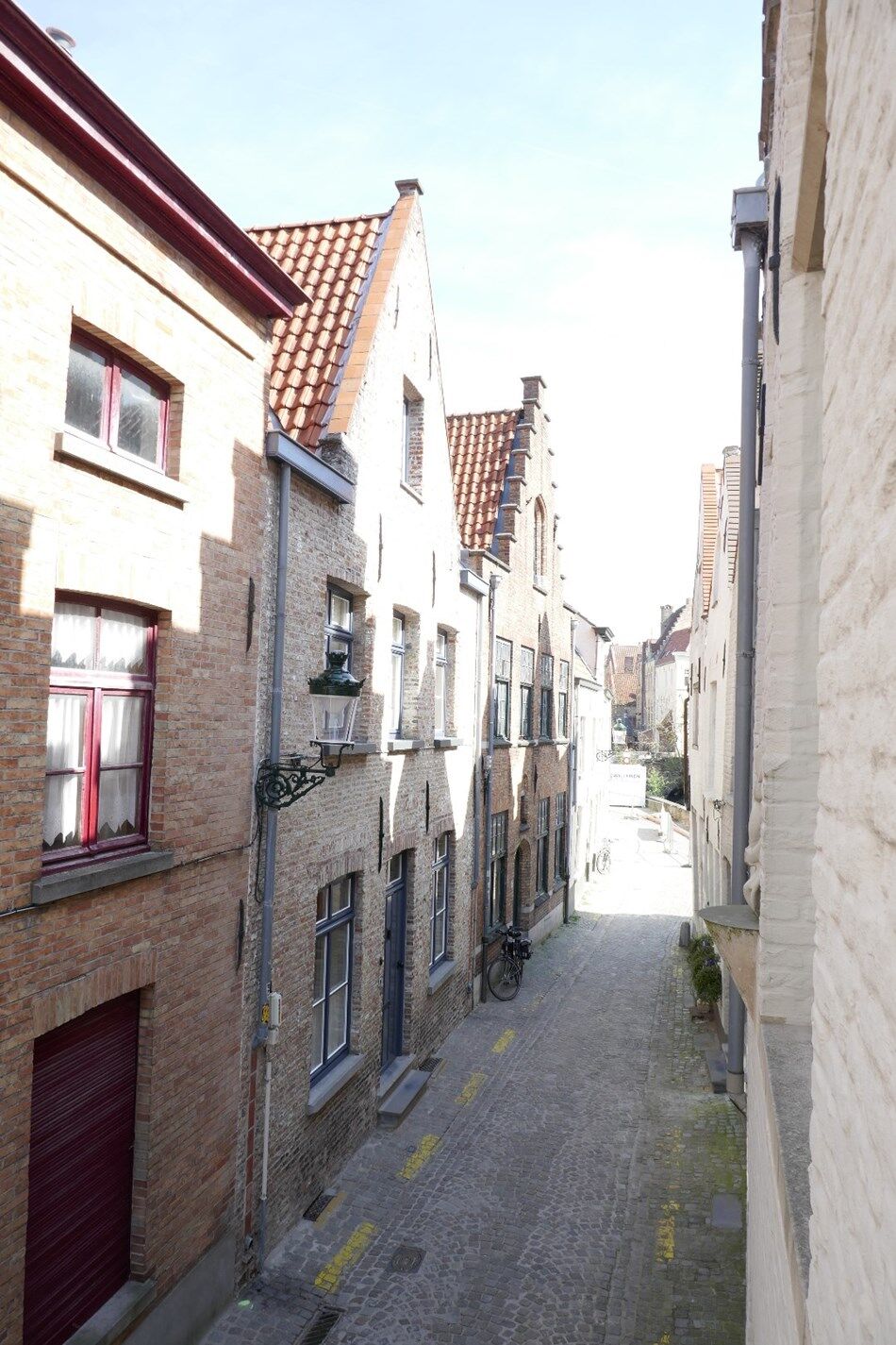 Grondig en duurzaam vernieuwde woning met zonneterras en zicht op de Reien in Brugge centrum! foto 14