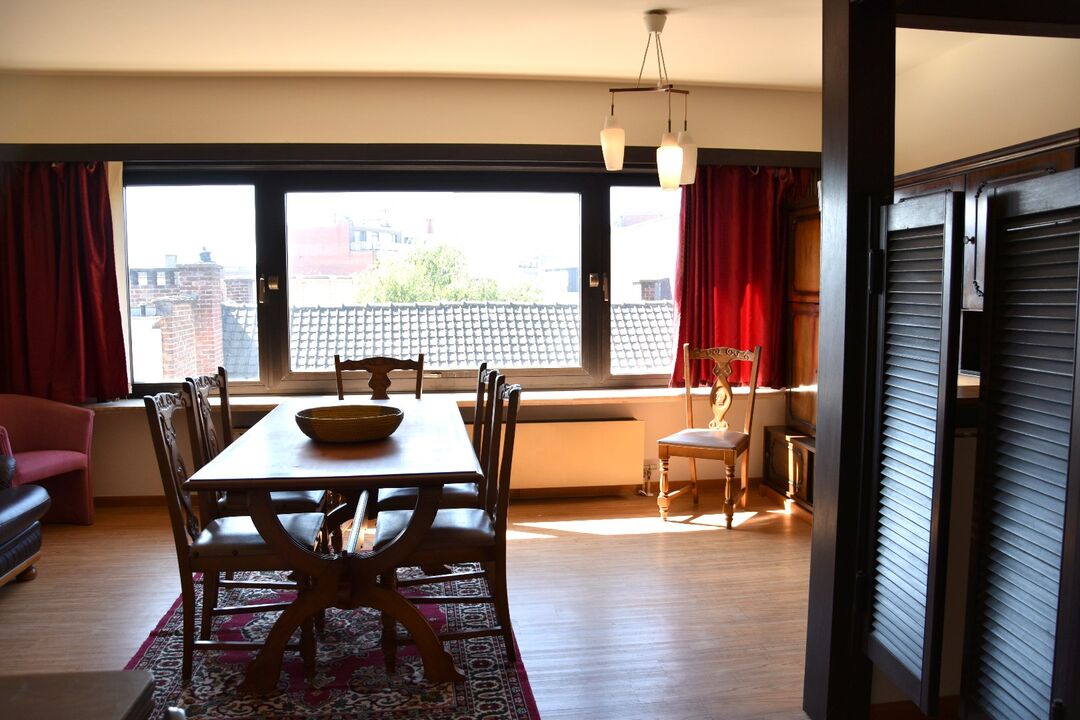 Centrumappartement met 1 slaapkamer te koop in Kortrijk, terras en kelderberging foto 5