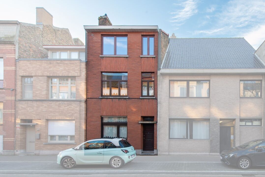 Ruime en interessante woning met 6 slaapkamers en 196 m² bewoonbare oppervlakte in Oostende.  foto 1