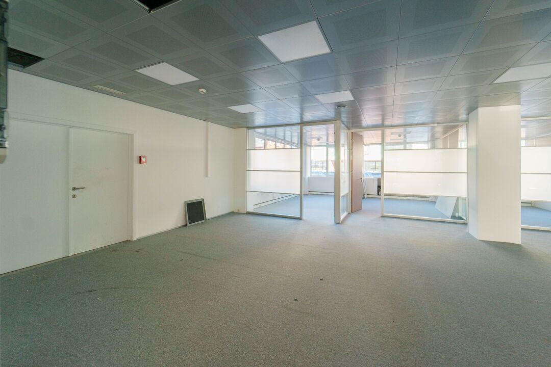 Ruime & lichtrijke kantoorruimtes te huur te Merelbeke/ Gent foto 5