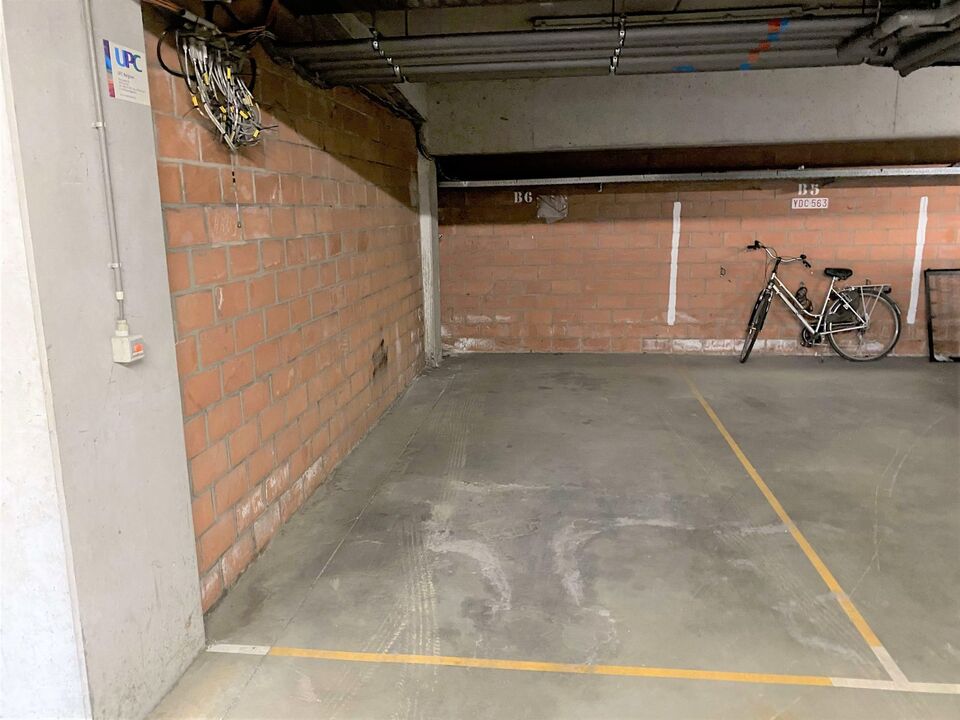 Overdekte, afgelijnde parkeerplaats te koop in centrum Leuven foto 3