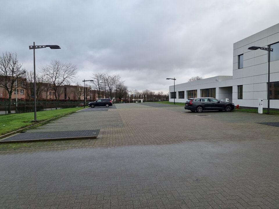 GLV kantoren - 527 m² + 25 parkings - nabij E 313 foto 5
