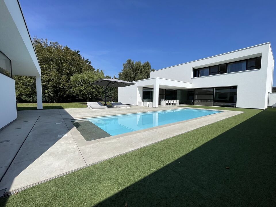 Moderne villa met buitenzwembad foto 10