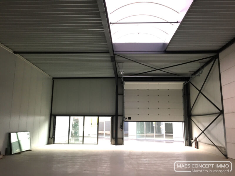 Nieuwbouw KMO-unit te huur van 220 m² in gloednieuw industriepark Moeskroen foto 1