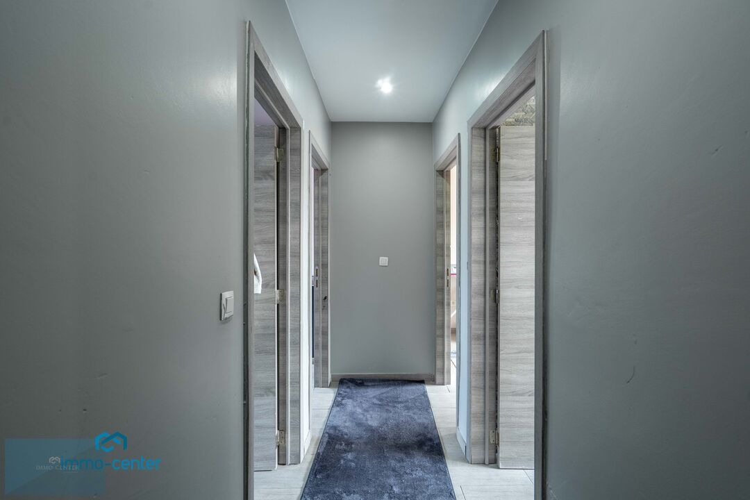 Te Koop: Prachtig Gerenoveerd Appartement met 3 Slaapkamers in Houthalen foto 11