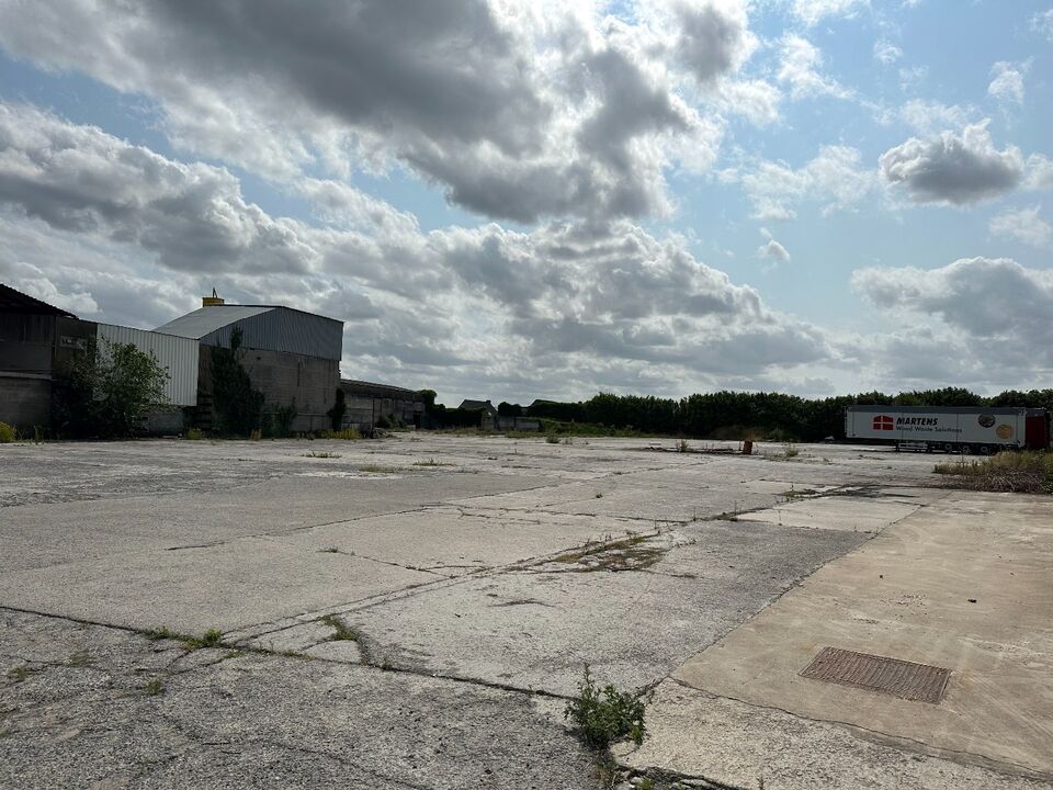 Industriële hangar met een open ruimte in Waregem. foto 2
