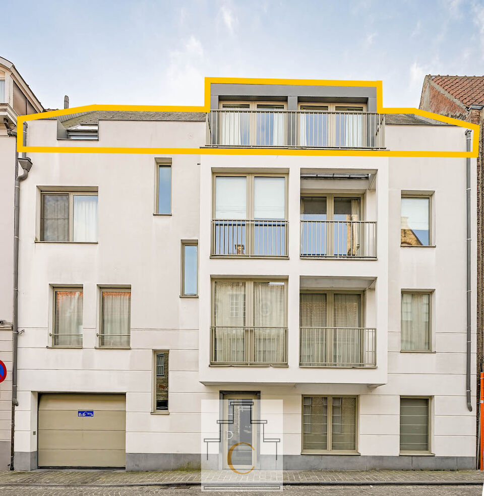 knappe penthouse met groot zonneterras en 2 autostandplaatsen in kleine luxe-residentie tussen Sint-Salvators en Markt foto 2