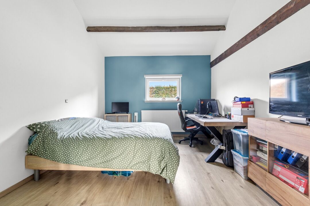 Prachtig gerenoveerde gezinswoning met 4 Slaapkamers in Boekhoute foto 15