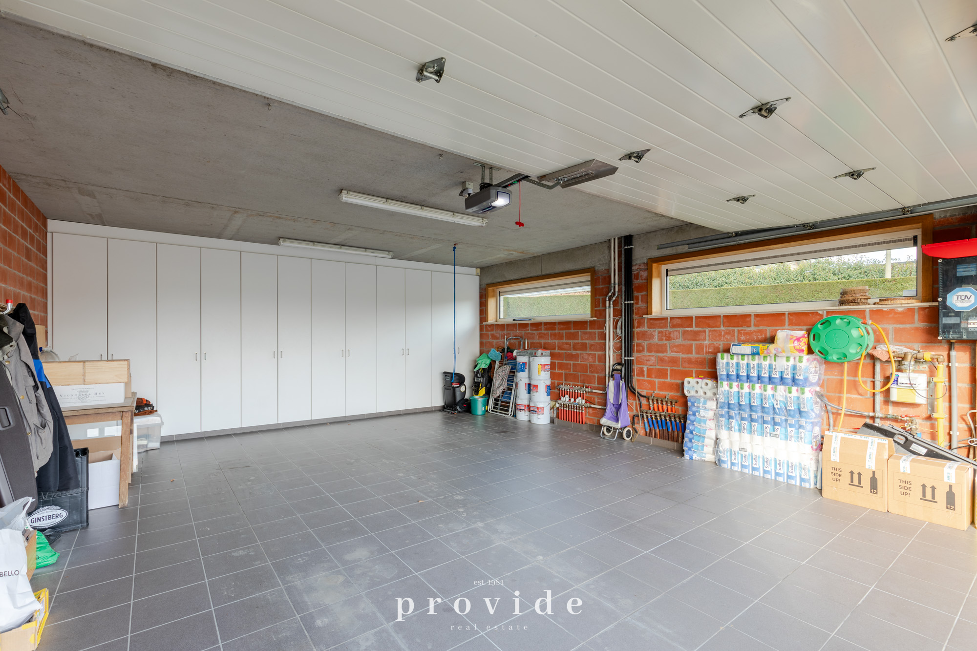 Volumineuze woning met aangename tuin foto 12