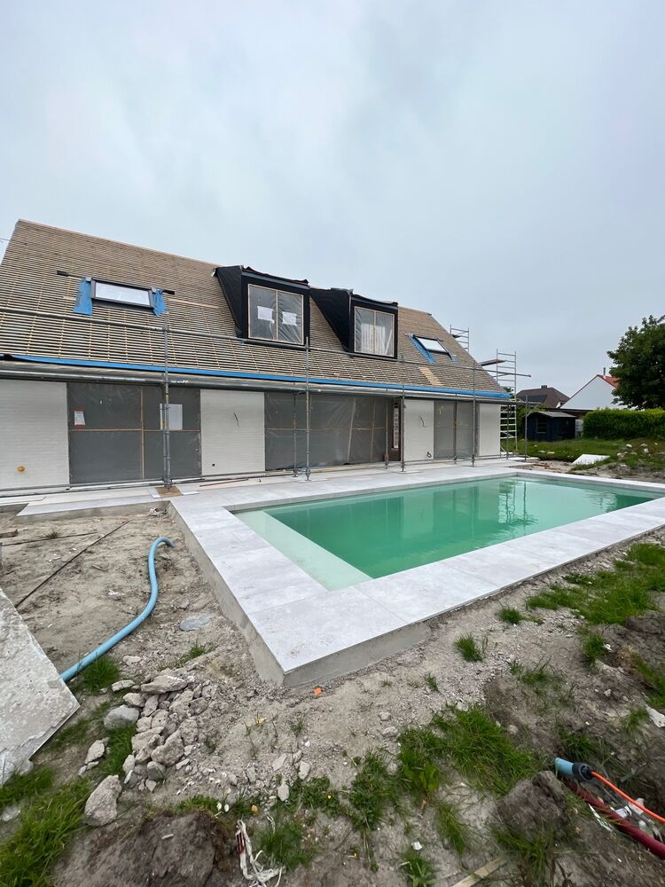 Volledig gerenoveerde , alleenstaande villa met zwembad, gelegen vlakbij het centrum van Knokke. foto 1