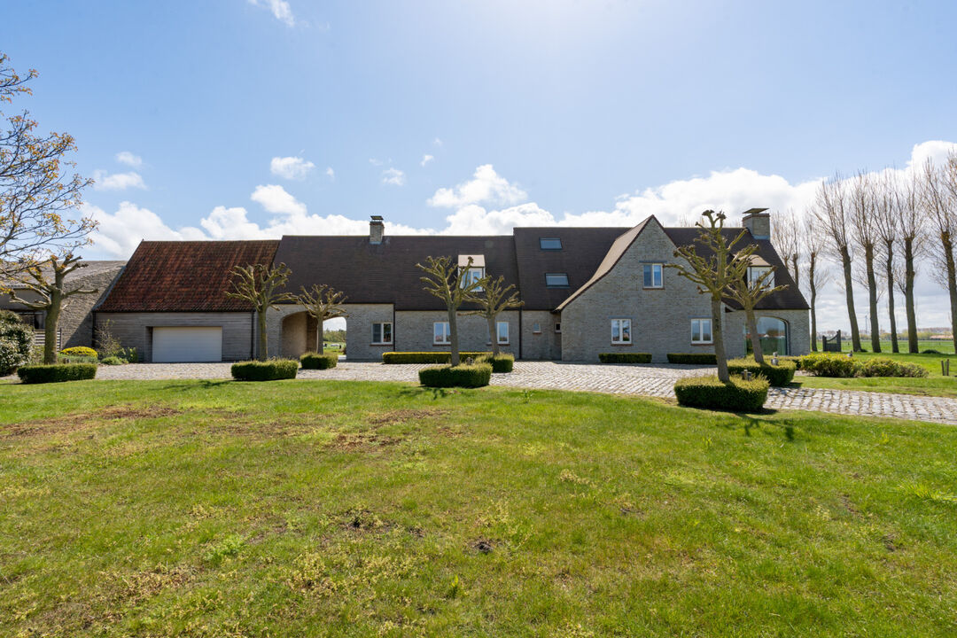 Hoeve gelegen tussen de velden in Ramskapelle foto 35