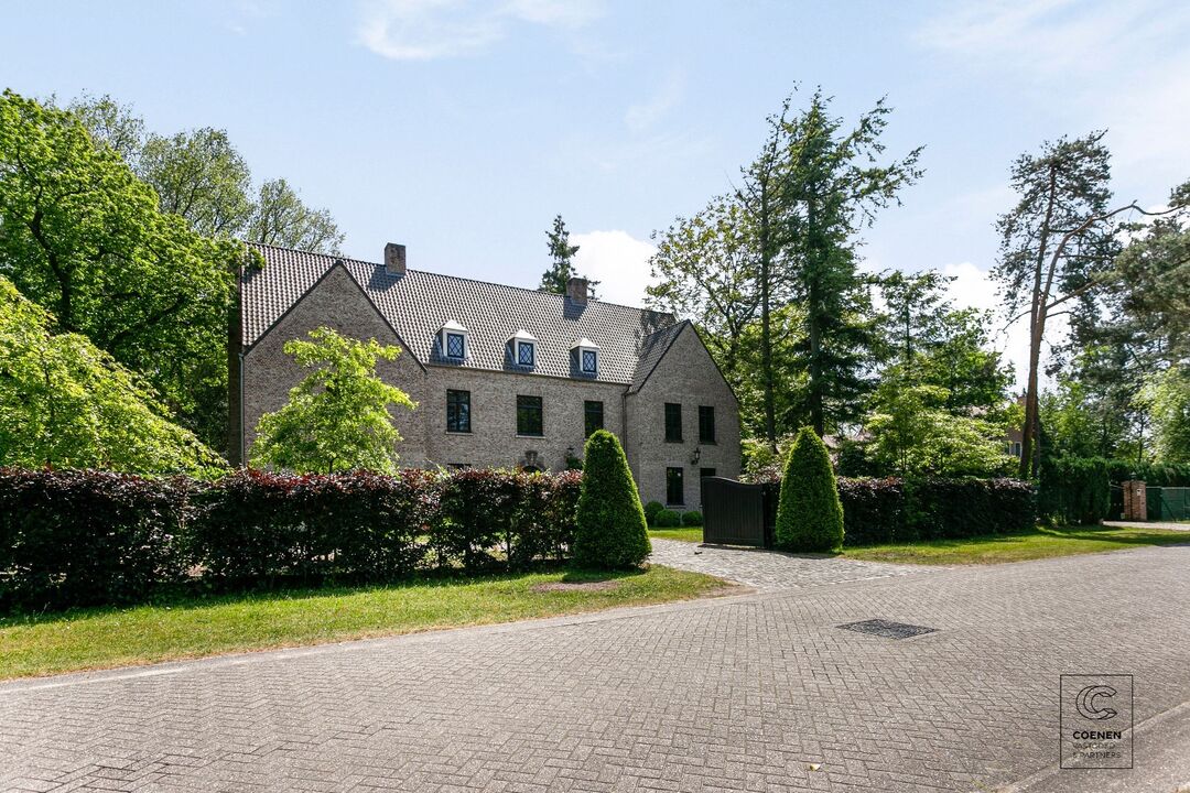 Exclusieve ruime villa (label B) in Hof ter Linden te Schilde met lift, zonnige tuin, 4 slp's en 4 BK's op een perceel van 2001m²   foto 2