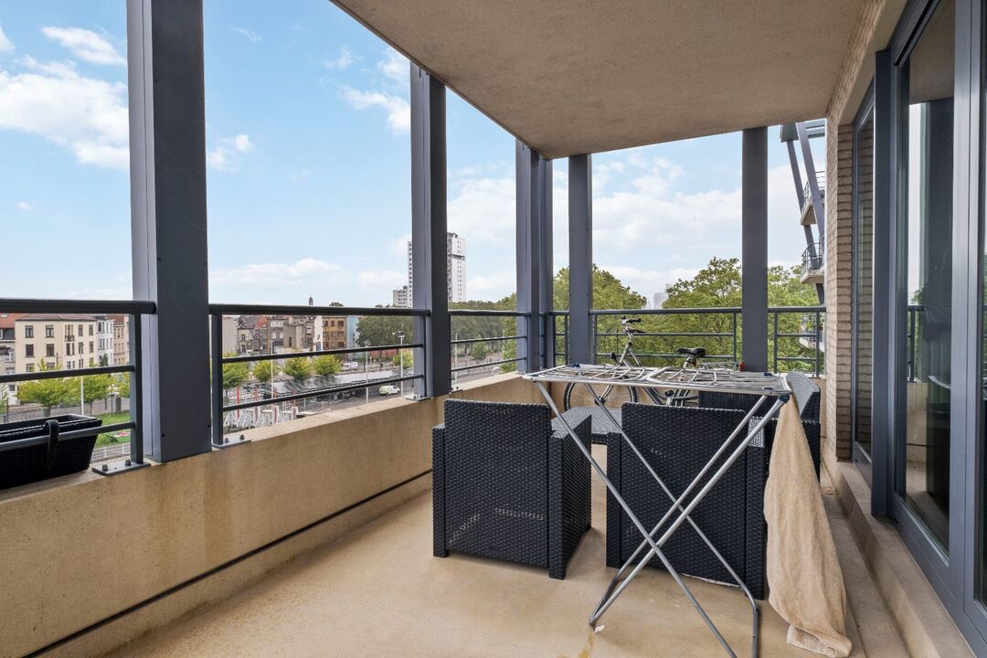 Ruim appartement met 3 slaapkamers met 2 terrassen en 2 parkeerplaatsen te Brussel  foto 8