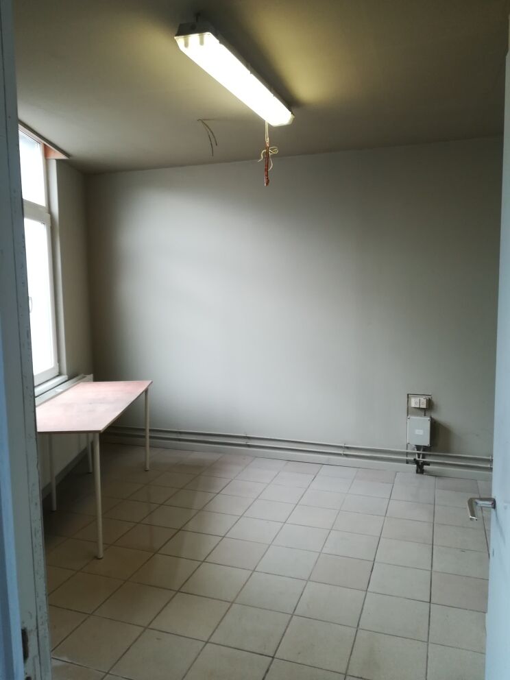Magazijn met kantoor (+/- 200m²) in Sint-Niklaas foto 5