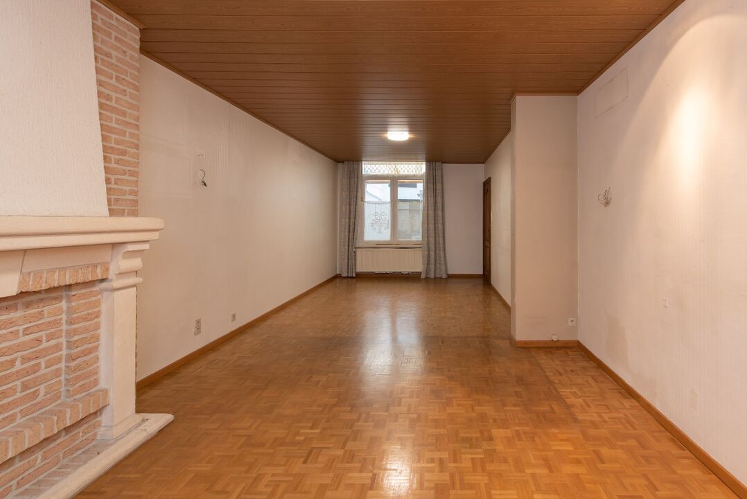 Ruime en interessante woning met 6 slaapkamers en 196 m² bewoonbare oppervlakte in Oostende.  foto 3