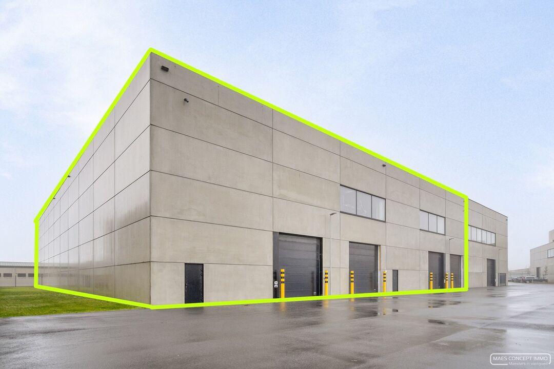 Nieuwbouw magazijn te koop van 2200 m2 bij E17 en Waregem centrum foto 1