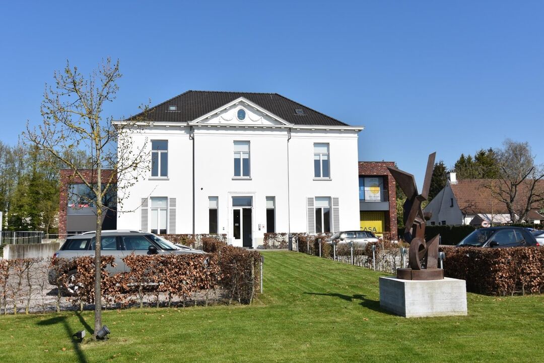 Lichtrijk dienstenkantoor in kunsthuis Huize Minne met centrale ligging foto 6