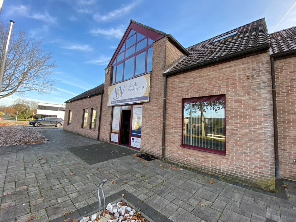 Commercieel kantoor in Diepenbeek uit 1992 met energielabel B en 12 parkeerplaatsen foto 2