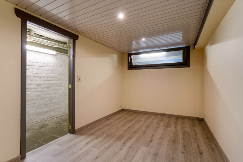 Zeer ruime garage met bel-etage woning en tuin te koop in Sint-Kathelijne-Waver foto 4