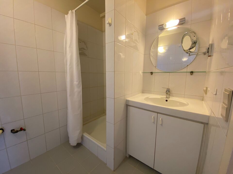 ONGEMEUBELD - Ruim 3-slaapkamer appartement gelegen in een villa residentie in de Elizabetlaan te Knokke. foto 12