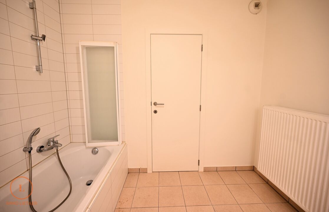 Appartement met 2 slaapkamers en staanplaats in het centrum Menen. foto 8
