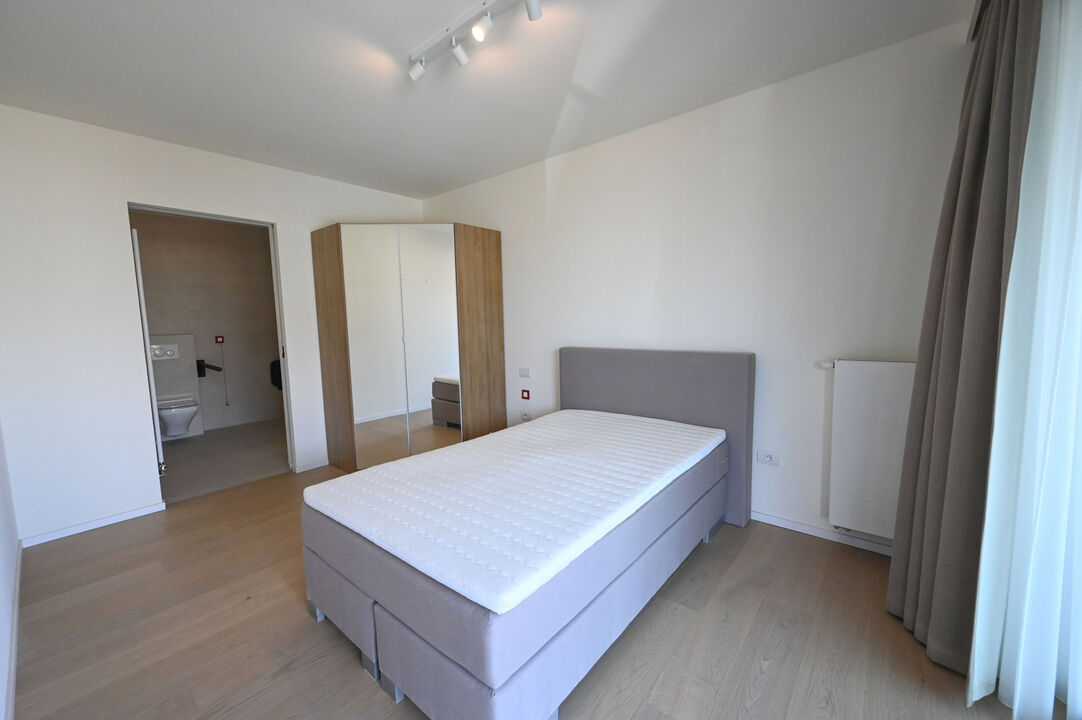 ONGEMEUBELD: SERVICEFLAT: Lichtrijk 1-slaapkamer appartement nabij de Konings & Lippenslaan in de Residentie Cypres. foto 8