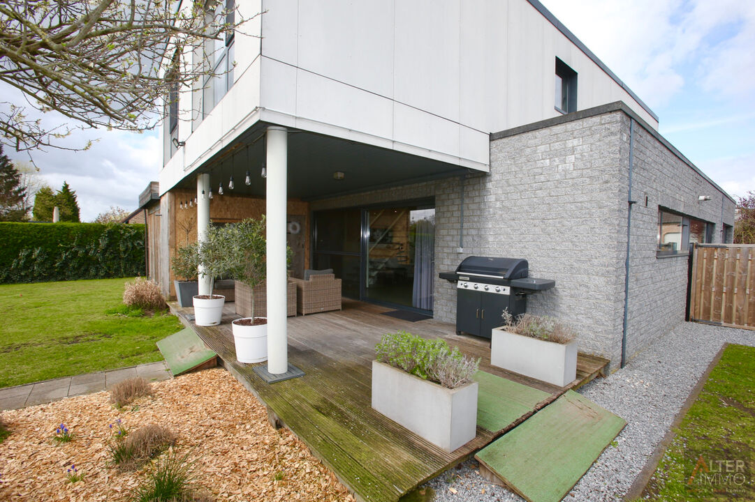 Residentiëel gelegen, moderne villa met 4 slaapkamers op een zuid-oostelijk georiënteerd perceel van 8a 69ca in Hasselt Kiewith. foto 3