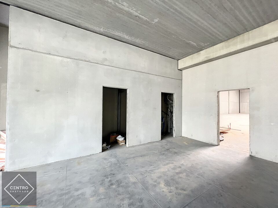 Nieuwbouw magazijn met showroom én kantoor op ZICHTLOCATIE te Anzegem (Vichte). foto 8