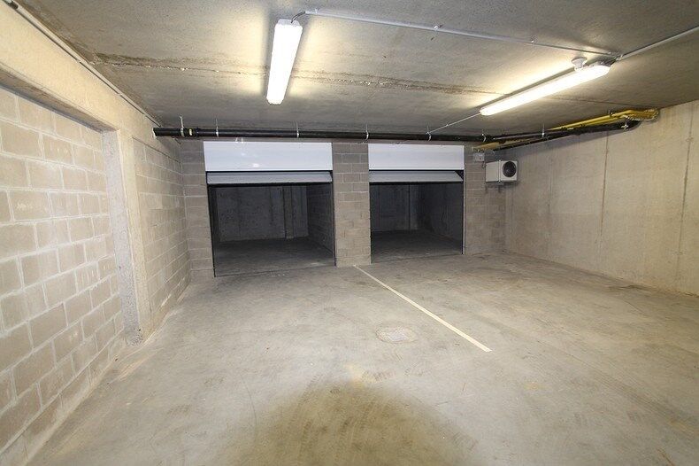 Ruime ondergrondse garage met autostaanplaats in het centrum van Gistel  foto 7