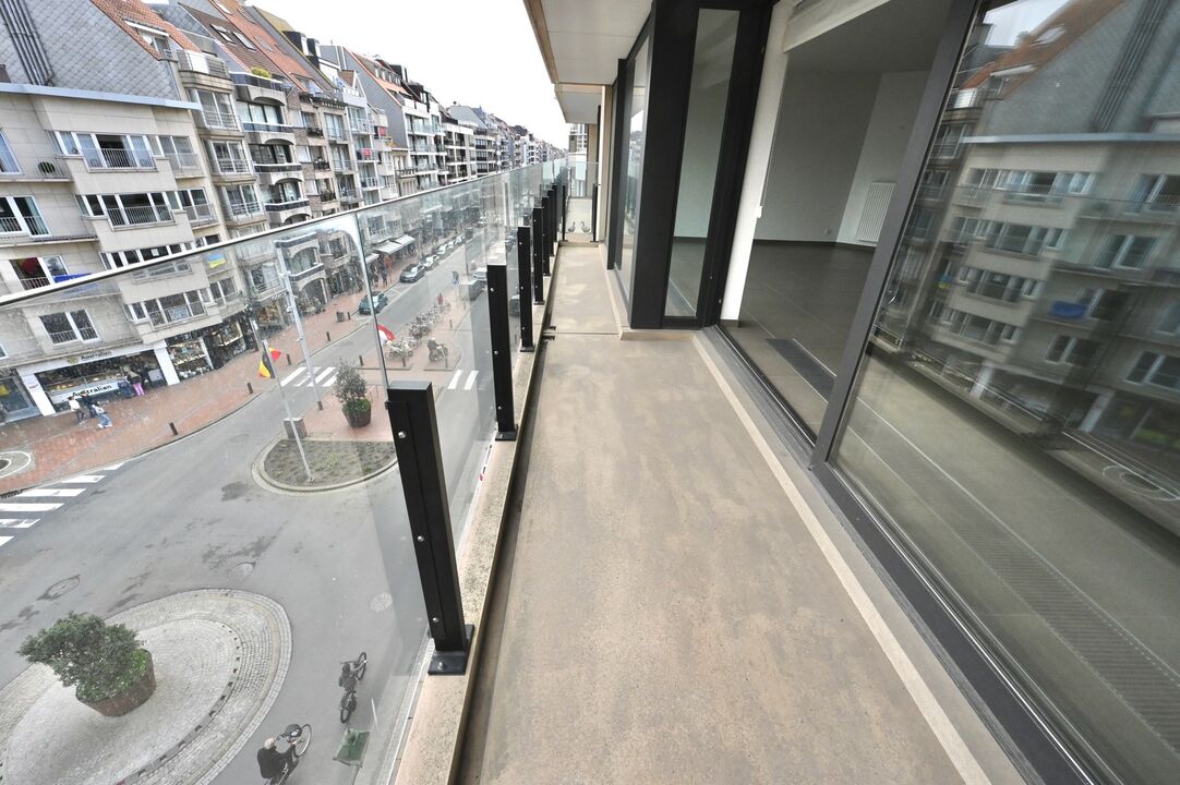 ONGEMEUBELD - Woonappartement in een rustige residentie, op de Lippenslaan (10m façade!). foto 6