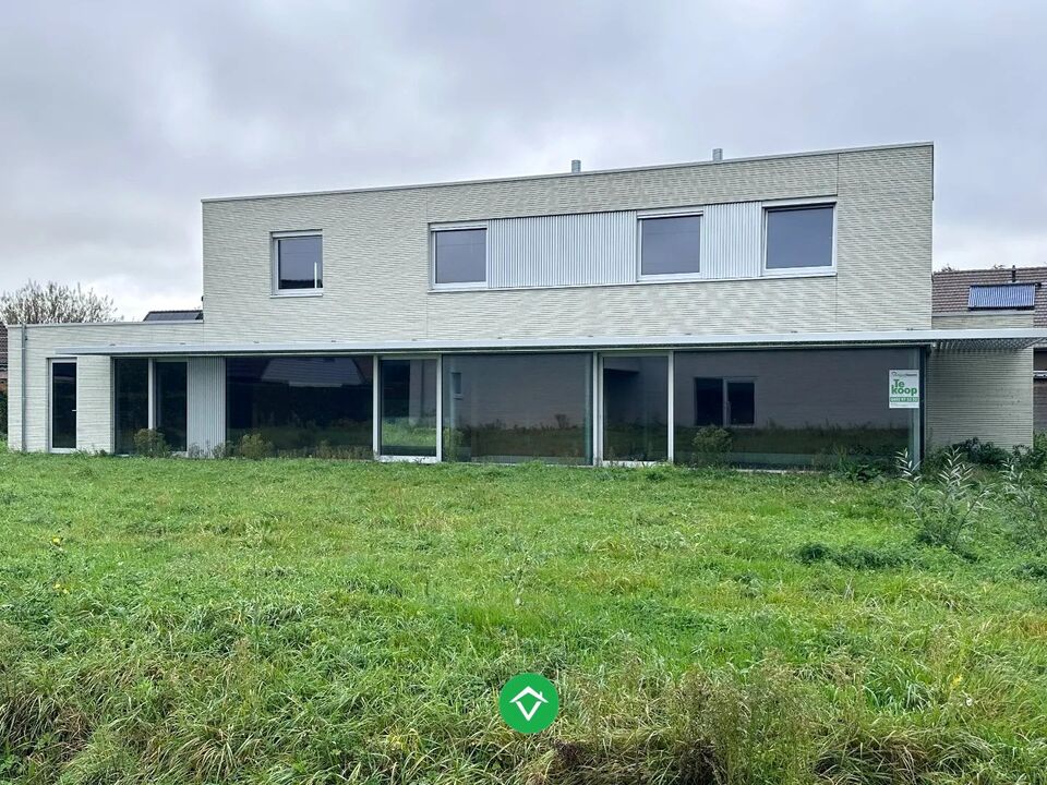 Ruime alleenstaande villa met 3 slaapkamers te Torhout  foto 2