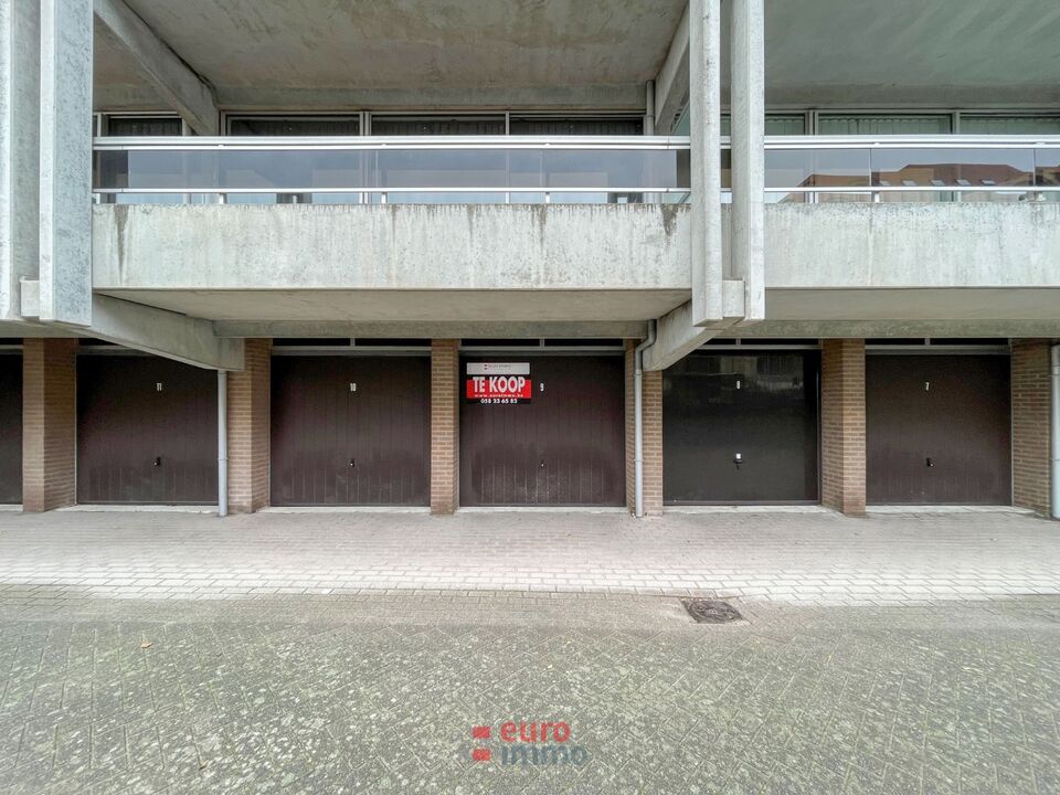 Gesloten garagebox op centrale ligging in Nieuwpoort. foto 4